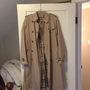 Burberry classic trench coat fits 2-4 size